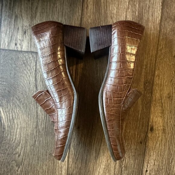 Brown leather crocodile embossed block heel with traction sole - Picture 11 of 16